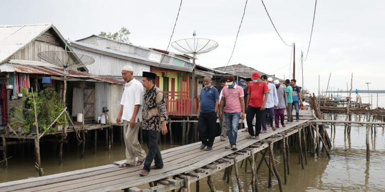 Wanting to be closer to residents, the chairman of DPRD Indragiri Hilir visited the outer villages