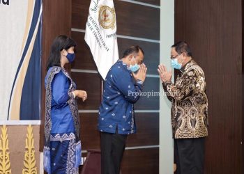 Attending Handover of Head of BPK Riau, Regent: Hopefully Can Provide Development of Financial System in Indragiri Hilir