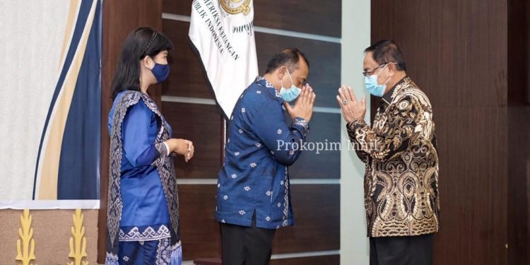 Attending Handover of Head of BPK Riau, Regent: Hopefully Can Provide Development of Financial System in Indragiri Hilir