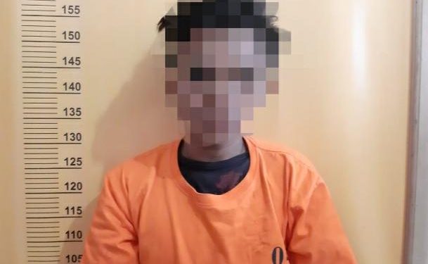 A 19-Year-Old Youth is Secured by Police After Violent Theft of a Student in Indragiri Hilir