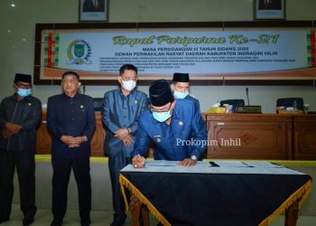 The Regent and Regional People’s Representative of Indragiri Hilir Assembly Sign the KUA PPAS RAPBD of 2021