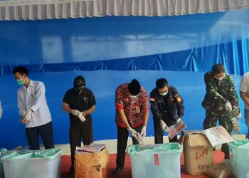 National Food and Drug Agency of Indragiri Hilir Destroys Illegal Food and Medicine Worth IDR 454 Million