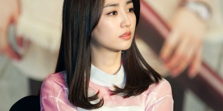 4 Korean Actors Who Made Heartbreaking Confessions This Year