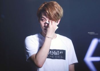 5 Worst Things that Fans Have Done To K-Pop Idols