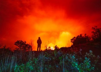 Horrible, Tourists Risk Their Lives Posing Beside Molten Lava for Dangerous Volcano Selfies