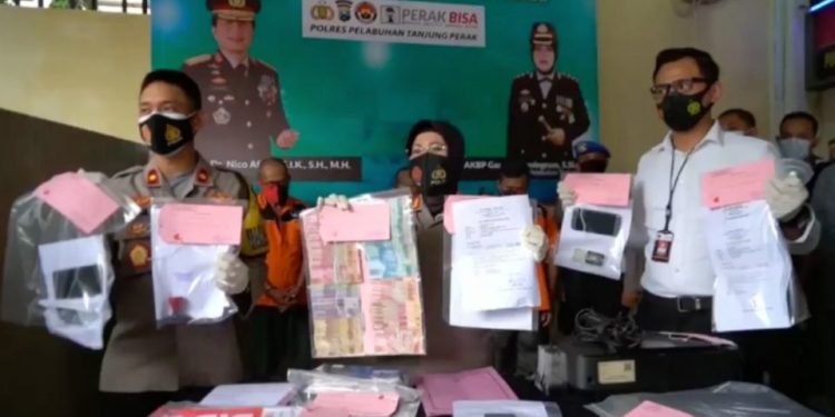 Three Men were Arrested for Forging Fake Rapid Test Results of Passengers in Tanjung Perak Port