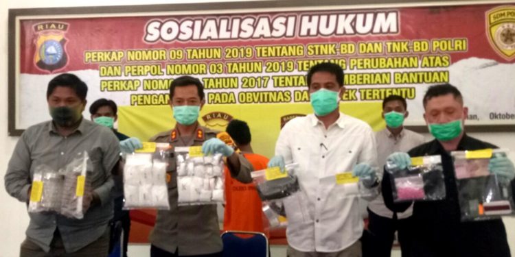 Police of Indragiri Hilir Destroyed 799.50 Gram Shabu and 2,997 Ecstasy