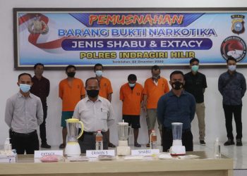 The District Attorney of Indragiri Hilir Destroyed Ilegall’s Sharps, Drugs, and Cigarettes