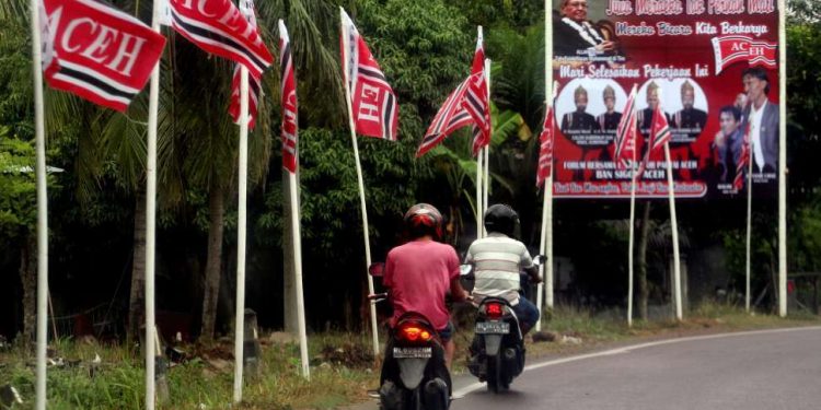 44th Anniversary of GAM, the Flag of the Moon and Star is Raised at the Baiturrahman Grand Mosque in Banda Aceh