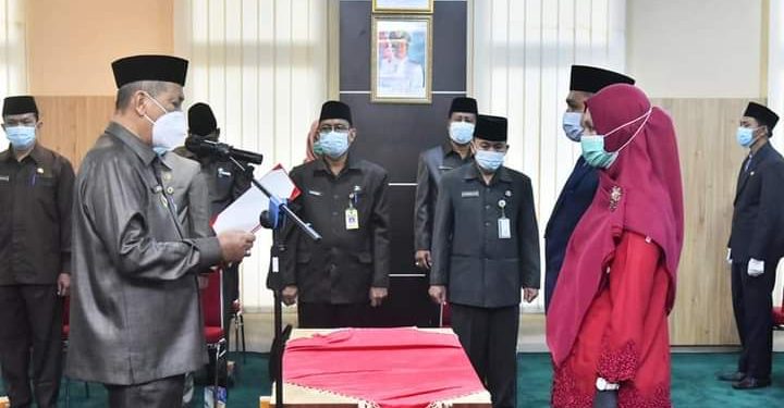 The Vice-Regent of Indragiri Hilir Appointed 47 Echelon IV Officials