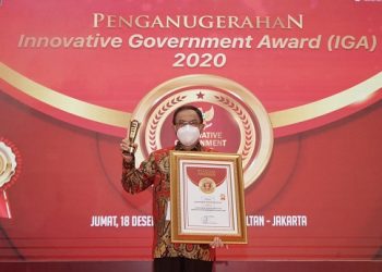 The Regent of Indragiri Hilir Receives the IGA 2020 Award