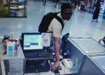 A CCTV Recorded a Man Seen Trying to Seize a Cellphone