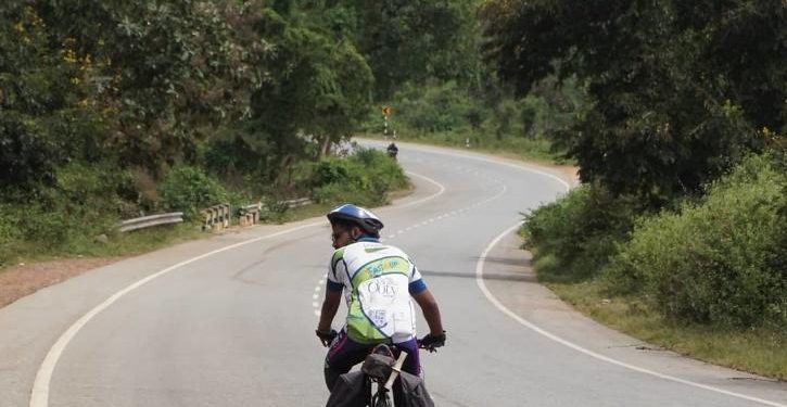 A Student Decided Makes a Cycle Trip From Kerala To Kashmir To Support Farmers