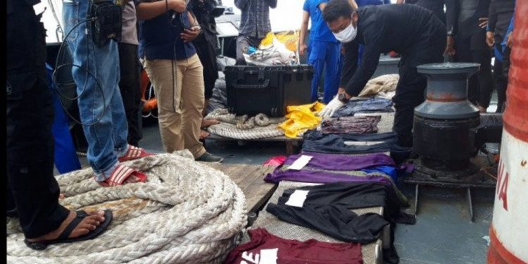 At A Depth Of 17-19 Meters, Officers Found A Wedding Dress To A Sriwijaya Air Flight Attendant Uniform