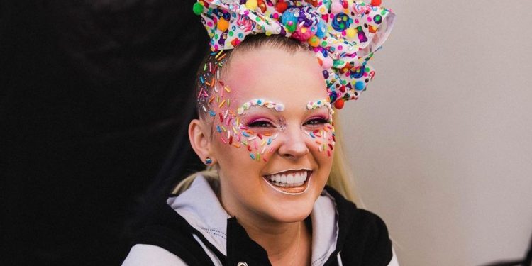 Jojo Siwa Confesses Same-Sex Lovers At 17 Years Old