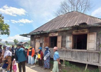 One Family In Solok Experiences Mental Disorders, Lives In An Uninhabitable House