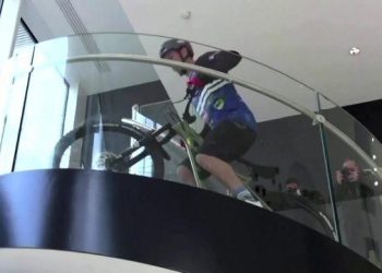 Amazing, In 30 Minutes, a French Cyclist Success to Climbs 768 Steps and 33 Floors Of Trinity Tower