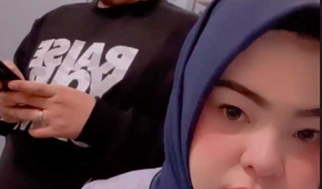 This is a Line of Online Business of Putri Wahyuni Effendi, the Sriwijaya Air SJ-182 Victims