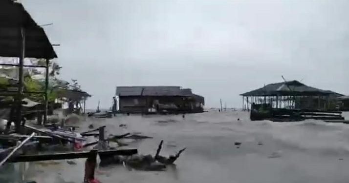 Hit By the Tidal Wave, 24 Houses in Kuala Strait Indragiri Hilir Were Damaged