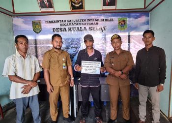 Victims of Tornado in Indragiri Hilir Receive Assistance from the National Awakening Party Riau