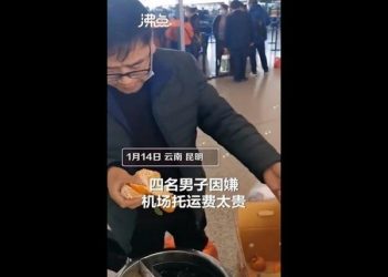 To Avoid Paying Extra Baggage Fee, For Chinese Travellers Eat 30Kg Oranges In Half An Hour