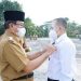 The Regent of Indragiri Hilir Gives Decree Letter to 304 Candidates for Civil Servants