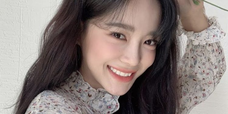 Insider Reveals Kim Sejeong’s Real Personality