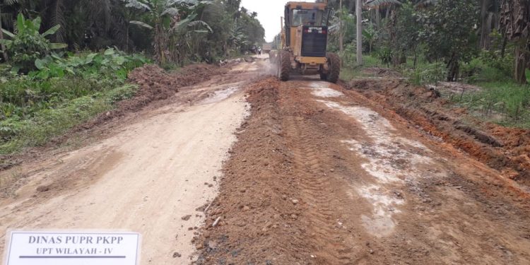 Maintenance Work for the Road Section in Kuala Keritang Village has Started