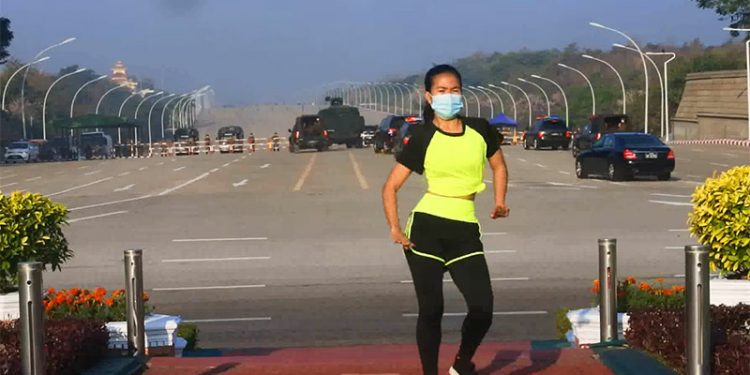The Reason Why This Myanmar’s Aerobics Dancer Didn’t Run Despite the Coup Occurred Behind Her