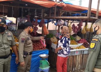 Use the Road, The Civil Service Police Unit Control the Street Vendors