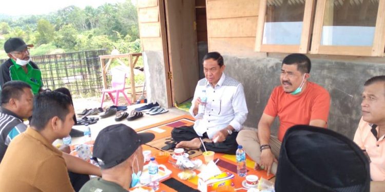 The Regent of Indragiri Hilir Prepares the Leaning Hill in Selensen as a Tourism Object