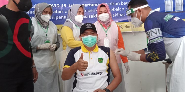 The Traders in Tembilahan Immediately Vaccinated