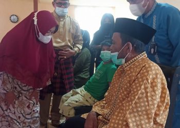 Visiting the Halfway House, Zulaikhah Wardan Provides Assistance