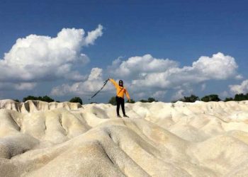 The Beauty of Telaga Biru Desert in Bintan, Feels Like in the Middle East