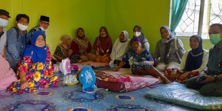 Head of Indragiri Hilir Social Service Visits the Elderly Pondok Bhakti Foundation