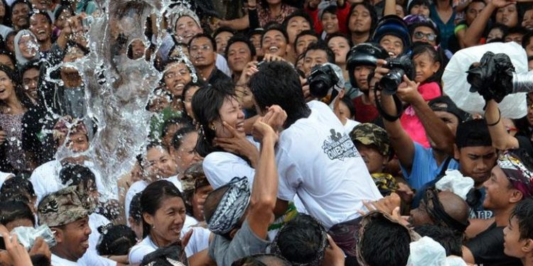 To Celebrate Nyepi, the Annual Kissing Ritual Held in Bali With Limited Participants