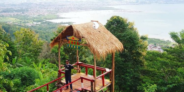 Muncak Teropong Laut, an Instagramable Place in Lampung