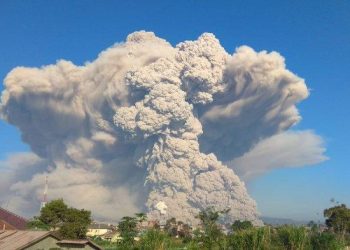 Again, Mount Sinabung Spewed a Massive 5-kilometer-High Ash Column This Morning