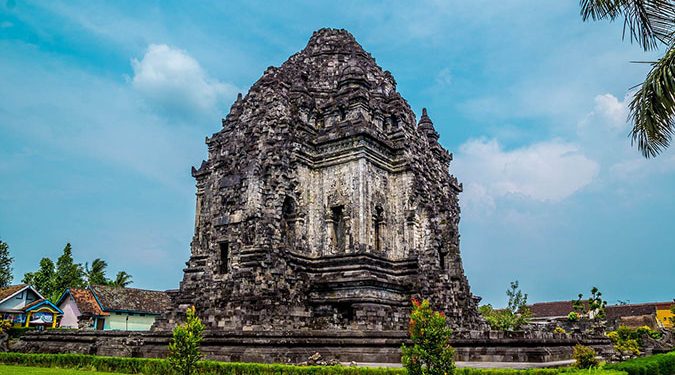 Getting Know More Closer With Kalasan Temple, the Oldest Buddhist Relic in Yogyakarta