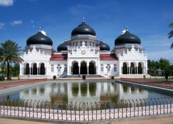 Baiturrahman Grand Mosque, a Beautiful Mosque that Full of History