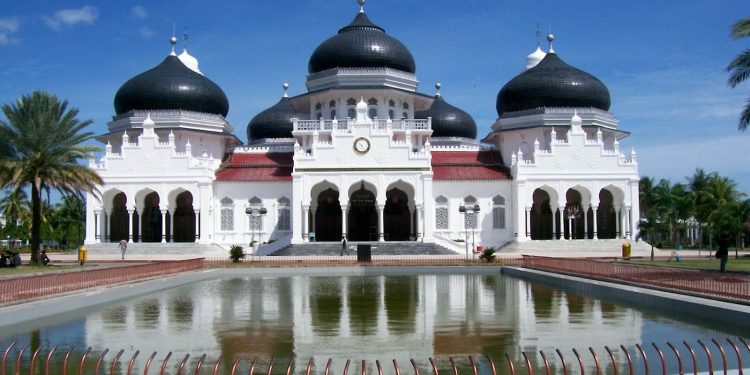 Baiturrahman Grand Mosque, a Beautiful Mosque that Full of History