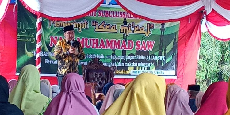 Present at Isra Miraj, Residents Ask the Chairman of the Regional House of Representatives of Indragiri Hilir to Pay Attention About Road Conditions in Pancur Village