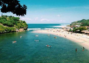 Drini Beach, a Quiet Beach with Coral Islands