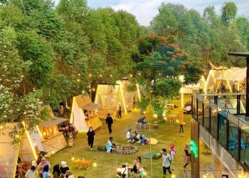 Ruang Lapang Outdoor Cafe in Bandung, a Picnic Place with Campfire