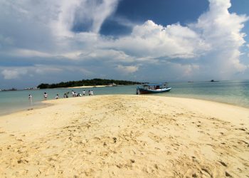 Pasir Island, Enjoying Walking in the Middle of the Sea