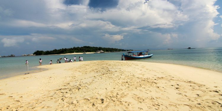 Pasir Island, Enjoying Walking in the Middle of the Sea