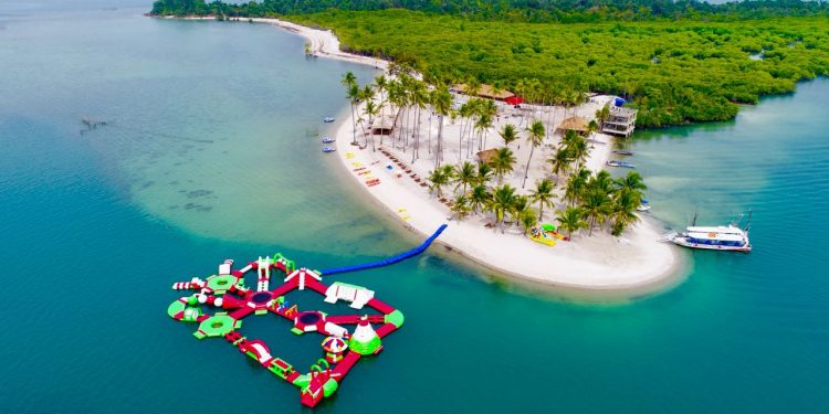 Adventure to Ranoh Island, the Beautiful Beach in Batam