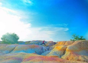 Exploring the Colorful Hills, Rainbow Hills – Rumbai