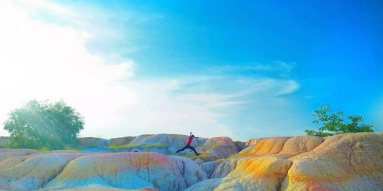 Exploring the Colorful Hills, Rainbow Hills – Rumbai