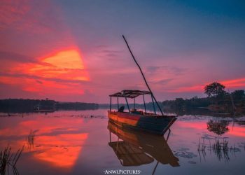 Enjoy the Beauty of Lembah Sari Lake